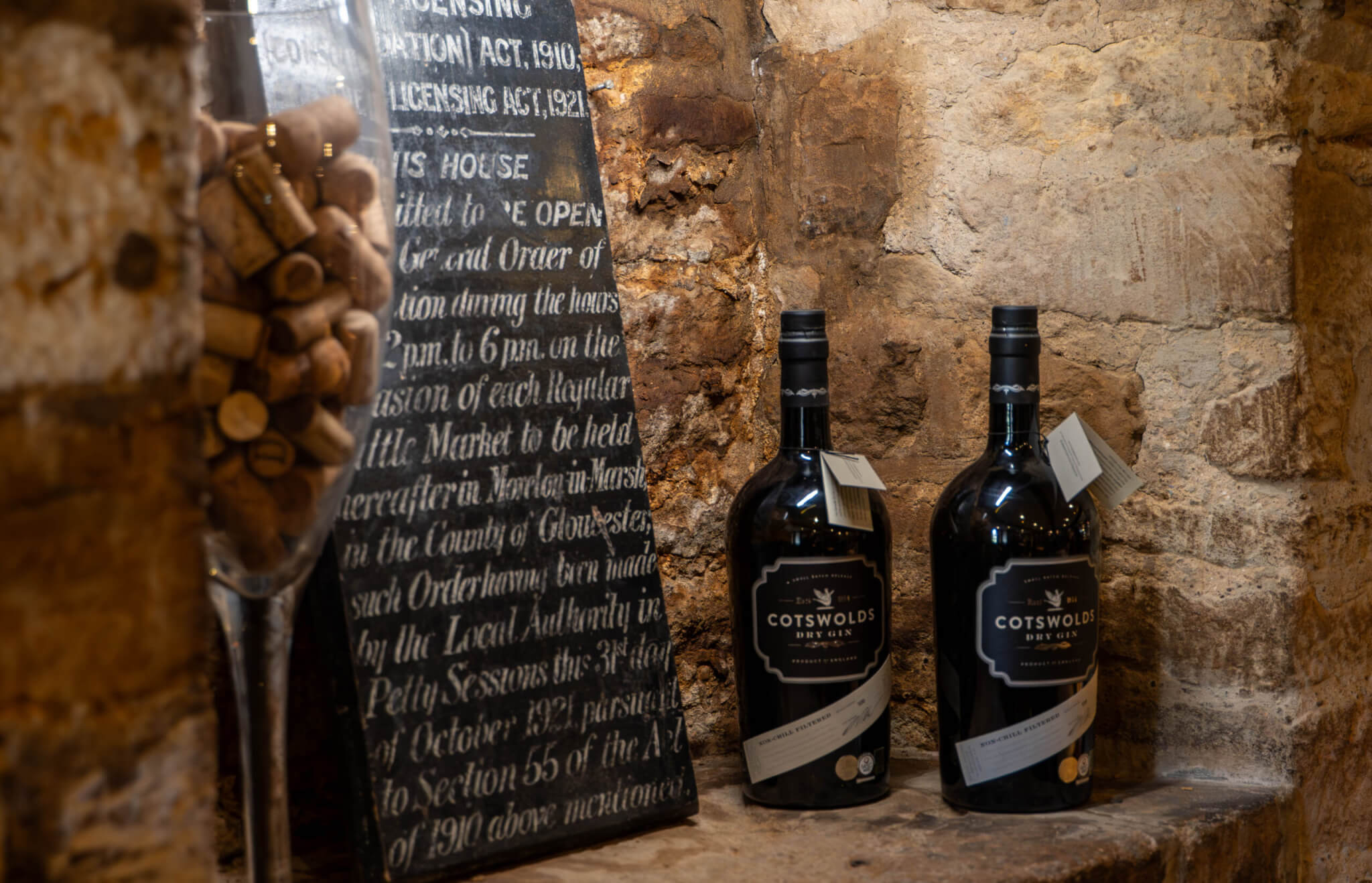 welcoming atmosphere white hart royal 2 scaled