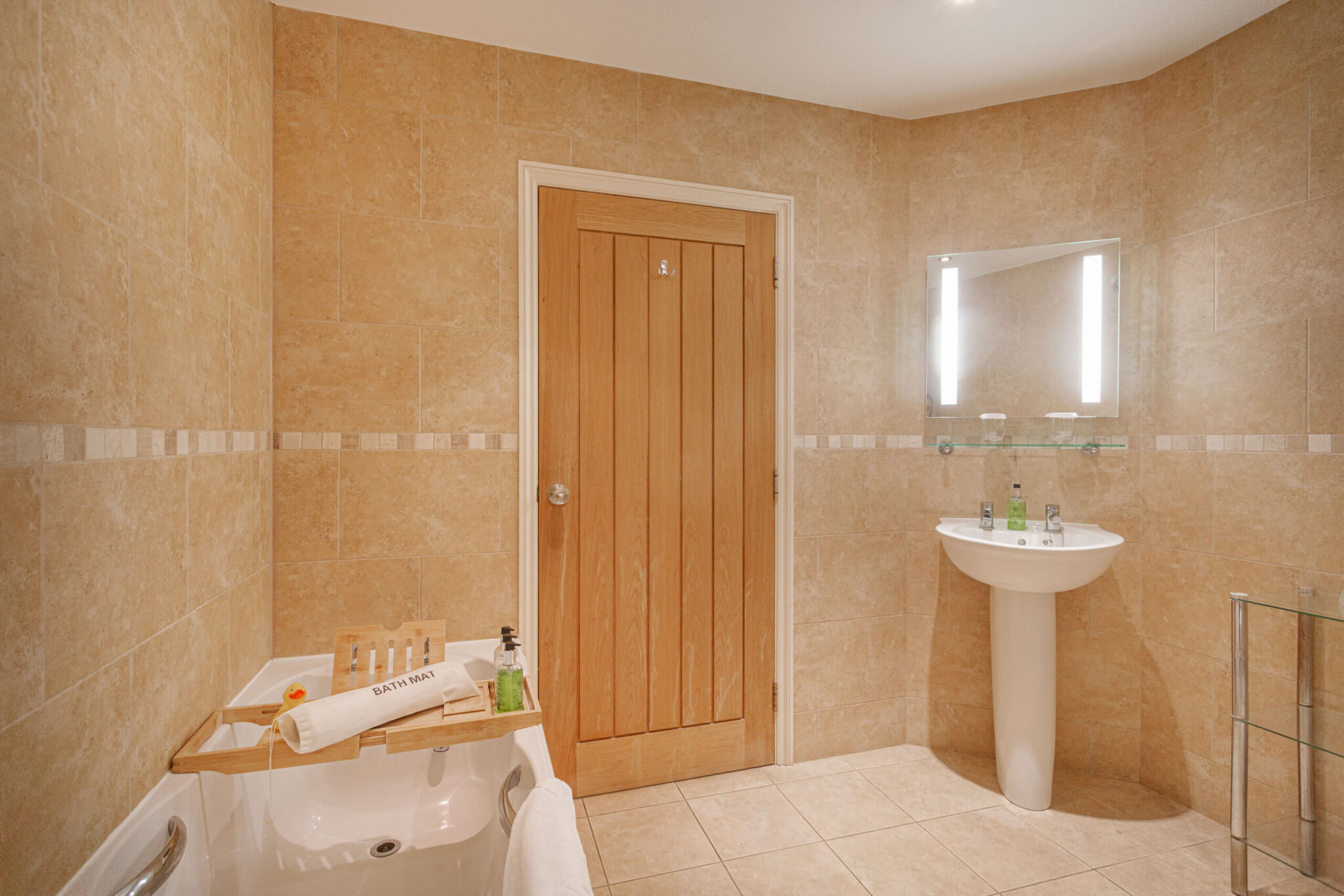 White Hart Royal Hotel Deluxe Double Room Bathroom scaled
